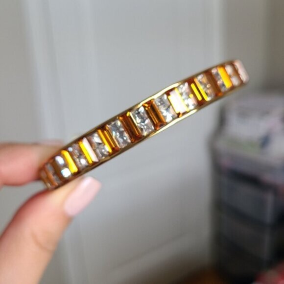 Vintage 80s BUTLER Gold Tone Hinged Orange Amber White Crystal Bangle Bracelet - Picture 9 of 13